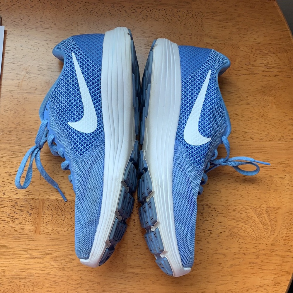 Nike Revolution 3 shoes